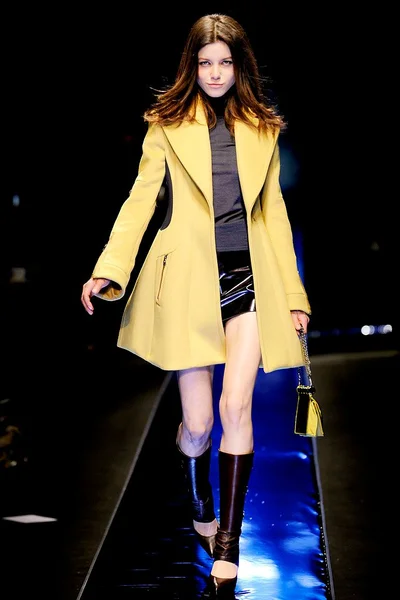 Look 11